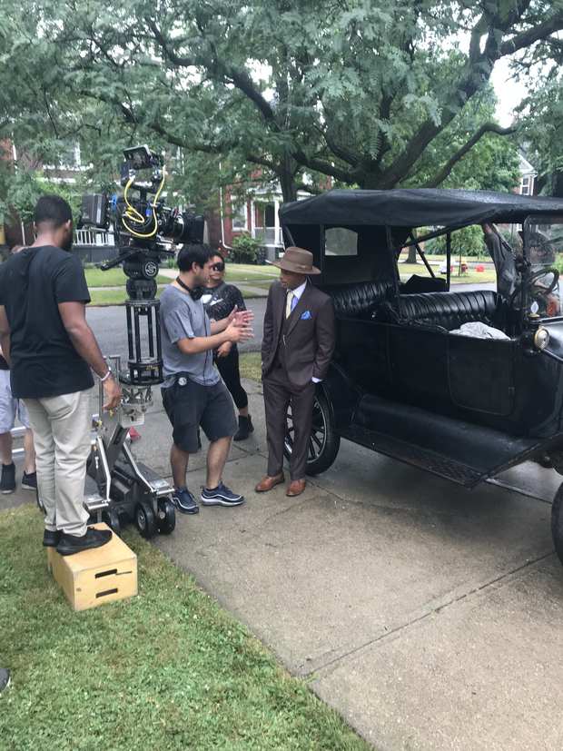 Behind the scenes: crew around the car on garland.